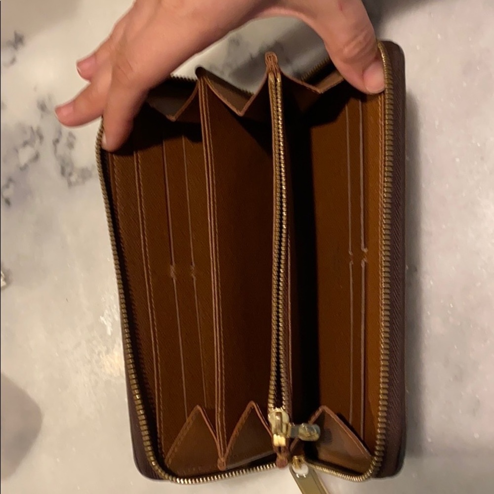 Louis Vuitton Wallet - Picture 3 of 5